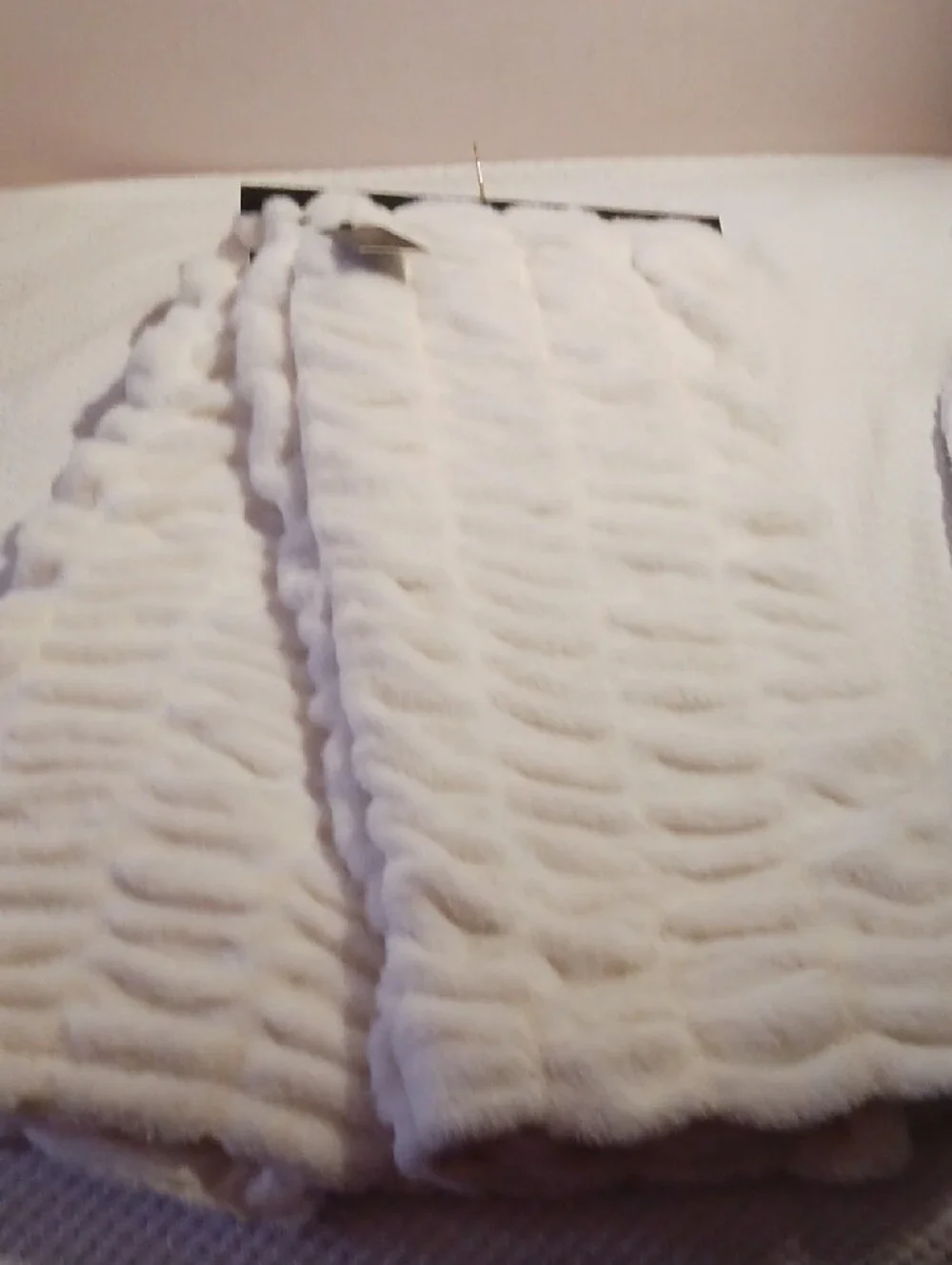 Luxurious! White Faux Fur Luxe Throw Blanket. 50×60 *New*